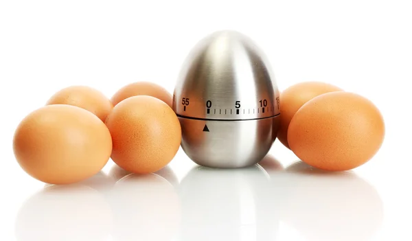 Temporizador de ovos e ovos isolados em branco — Fotografia de Stock