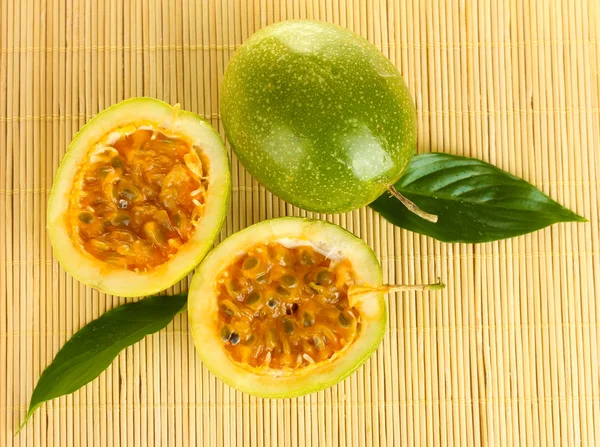Green passion fruit on straw background close-up — Stock Photo, Image