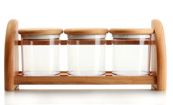 Vasi di vetro vuoti per spezie su ripiano in legno isolato su bianco — Foto Stock