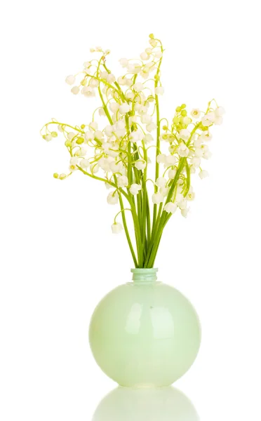 Maiglöckchen in Vase isoliert auf weiß — Stockfoto