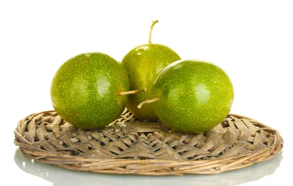 Üç yeşil tutku meyvesi beyaz izole — Stok fotoğraf