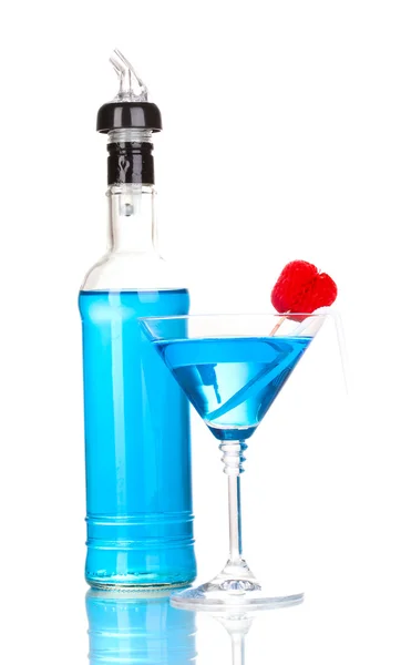 Lezzetli mavi üzerine beyaz izole kokteyl — Stok fotoğraf