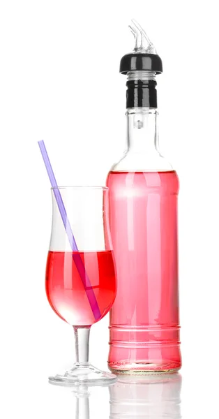 Вкусный розовый коктейль на белом — стоковое фото