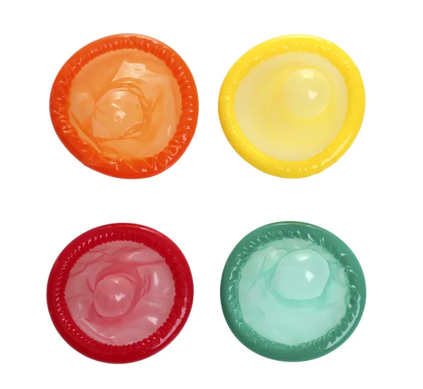 Préservatifs colorés isolés sur blanc — Photo
