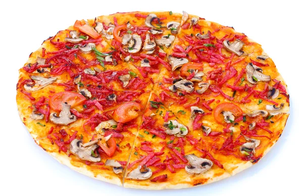 Pyszne pizza z warzywami i salami na białym tle — Zdjęcie stockowe