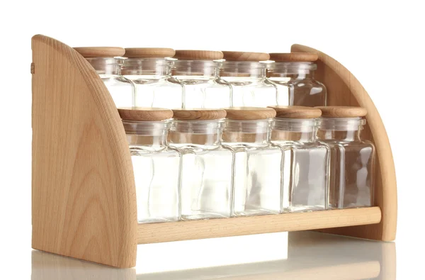 Tomma glasburkar för kryddor på trähylla isolerad på vit — Stockfoto