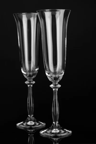 Puste kieliszki do szampana izolowane na czarno — Zdjęcie stockowe