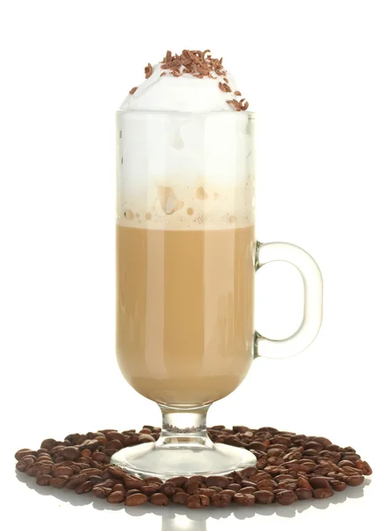 Glas kaffe cocktail med kaffebönor isolerad på vit — 图库照片