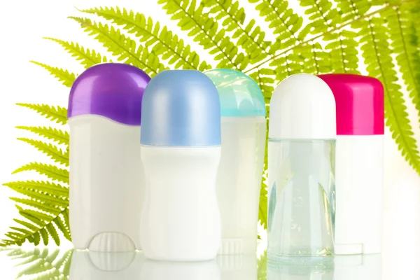녹색 잎 흰색 절연 deodorants — 스톡 사진