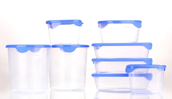 Plastic verpakkingen voor voedsel geïsoleerd op wit — Stockfoto