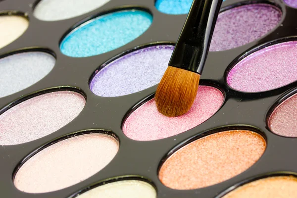 Kit de sombra com escova para maquiagem — Fotografia de Stock