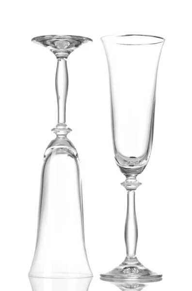 Vasos vacíos para champán aislado en blanco —  Fotos de Stock