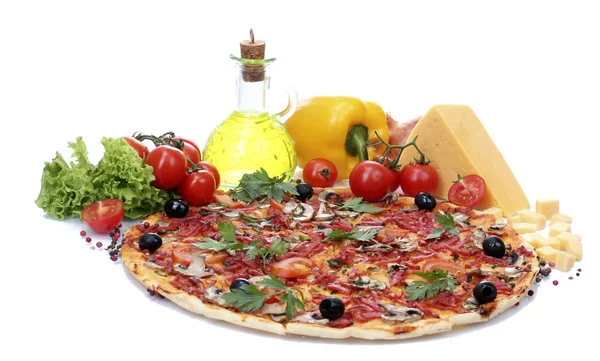 Deliciosa pizza y verduras aisladas en blanco —  Fotos de Stock