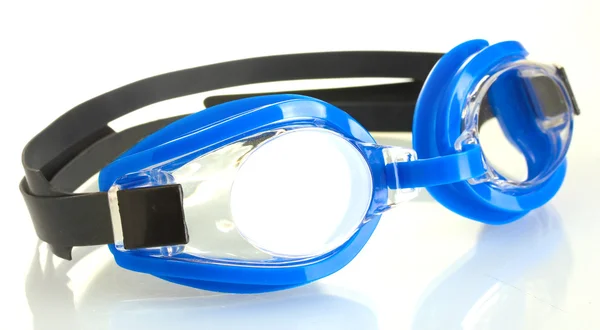 Gafas de natación azules aisladas en blanco — Foto de Stock