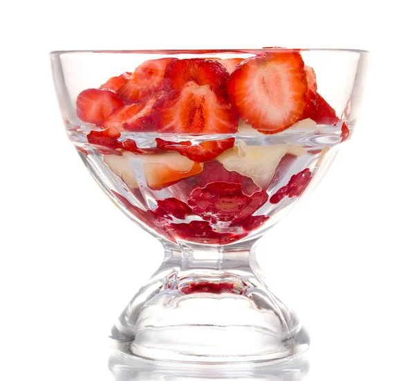 Gemischte Früchte und Beeren im Glas isoliert auf weiß — Stockfoto