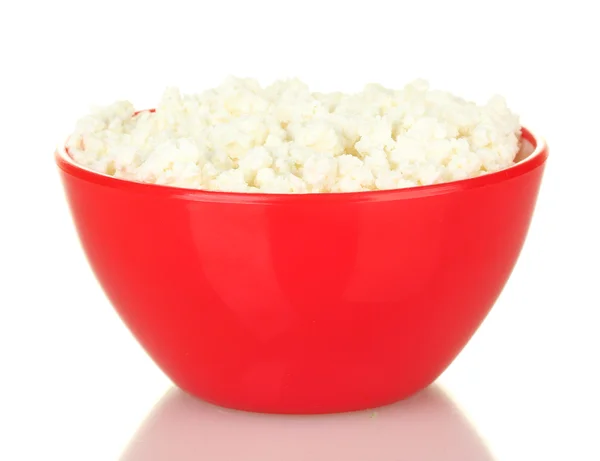 흰색 절연 빨간색 그릇에 코 티 지 치즈 — 스톡 사진