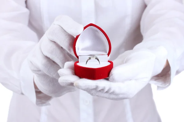 Frauenhände halten Ring in Schachtel — Stockfoto