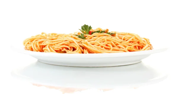 白で隔離される白色板のトマトソース煮イタリアのスパゲッ ティー — ストック写真