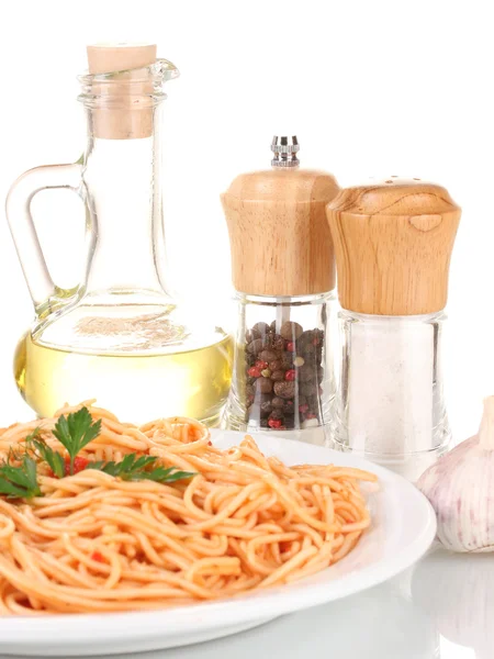 Összetétele a finom spagetti paradicsomszósz a közeli fehér háttér — Stock Fotó