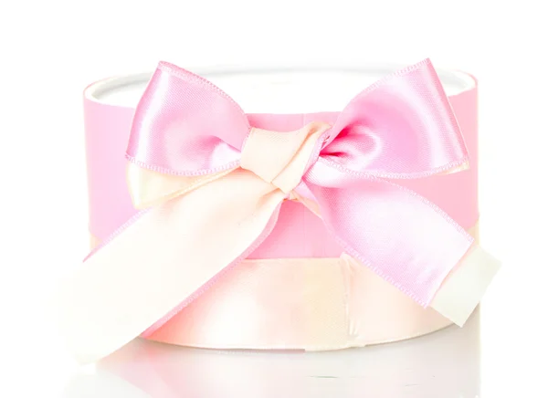 Beautirul růžový dárek izolovaných na bílém — Stock fotografie