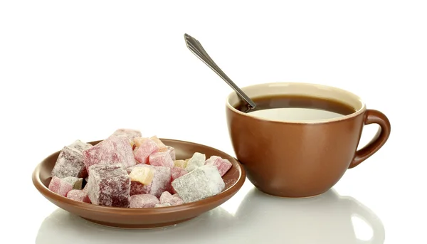 Šálek čaje a talířek s vynikající turecký med izolované na bílém — Stock fotografie