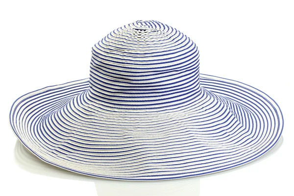 หมวกผู้หญิงฤดูร้อนที่สวยงามแยกกันบนพื้นหลังสีขาว — ภาพถ่ายสต็อก