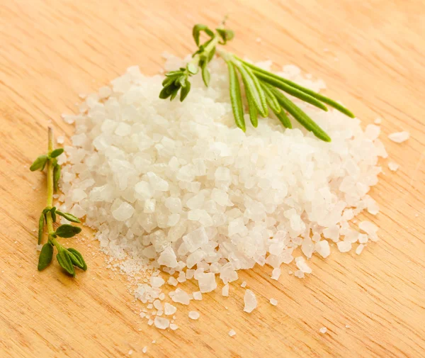 Salt with fresh rosemary and and thyme on wooden background — Stock Photo, Image