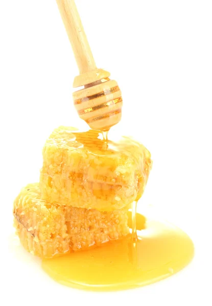 Arany lépek és mézzel elszigetelt fehér fa drizzler — Stock Fotó