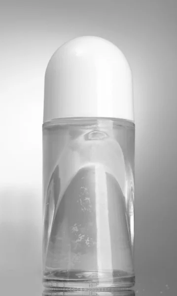 Dezodorant na szarym tle — Zdjęcie stockowe