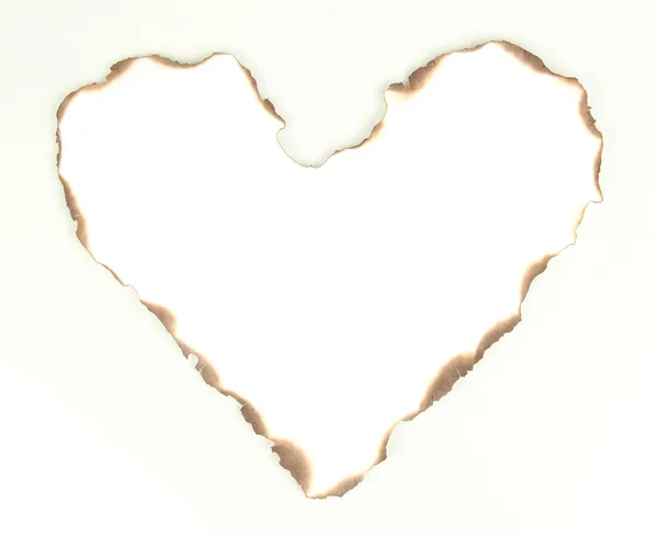 Spálený papír ve tvaru srdce izolovaných na bílém — Stock fotografie