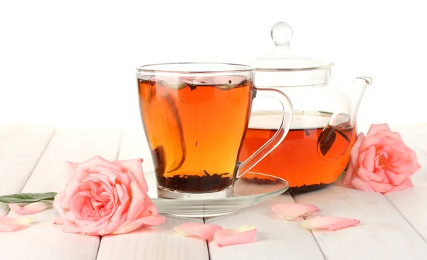 Teáskanna és a csésze tea rózsa, fehér fa tábla — Stock Fotó