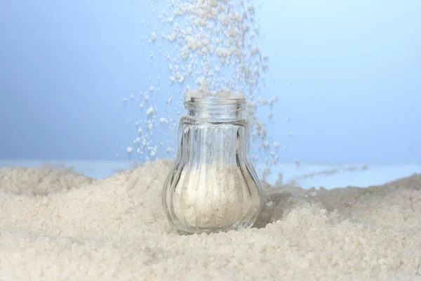 Sea salt in the salt shaker on a blue background close-up — Stock Photo, Image