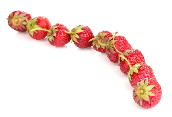 Fresas dulces maduras aisladas en blanco — Foto de Stock