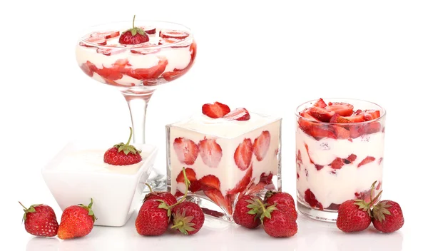 Glasses of ripe strawberries with cream isolated on white — Stock Photo, Image