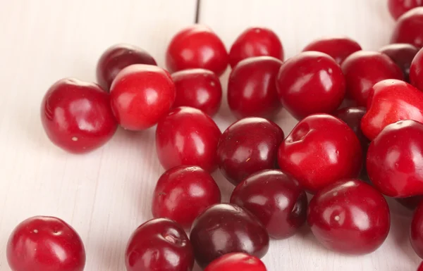 Fresh cherry on white wooden table close-up — Stock Photo, Image