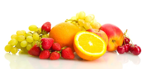 Frutas exóticas e bagas isoladas em branco — Fotografia de Stock
