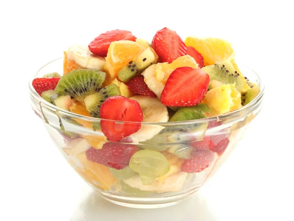 Tazón de vidrio con ensalada de frutas frescas aislada en blanco — Foto de Stock