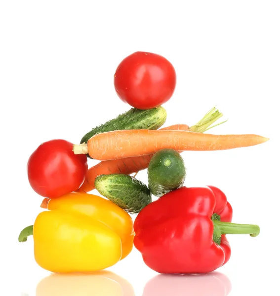Taze sebzeler beyaz üzerine izole — Stok fotoğraf