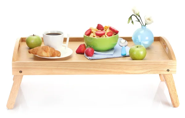 Desayuno ligero en bandeja de madera aislada en blanco — Foto de Stock