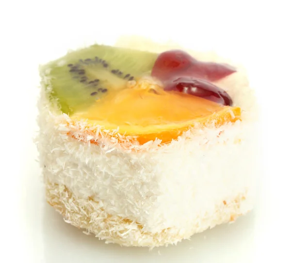 Søt kake med frukt isolert på hvitt – stockfoto