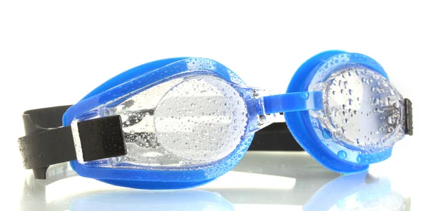 Blauwe zwemmen bril met druppels geïsoleerd op wit — Stockfoto