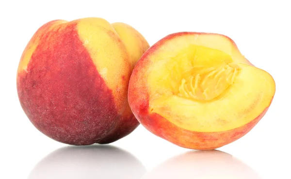 Mogen persika isolerad på vit — Stockfoto