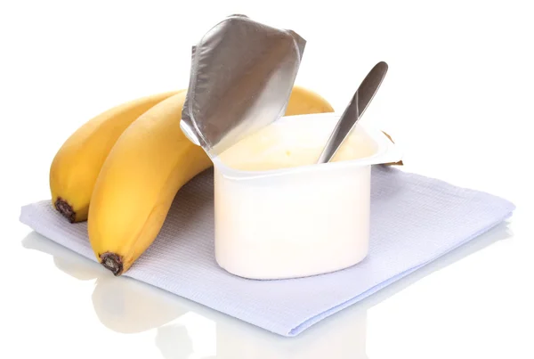 Йогурт з бананом ізольований на білому — стокове фото