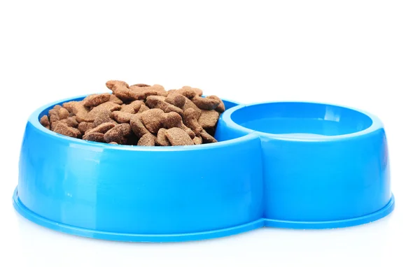 Cibo secco per cani e acqua in ciotola blu isolato su bianco — Foto Stock