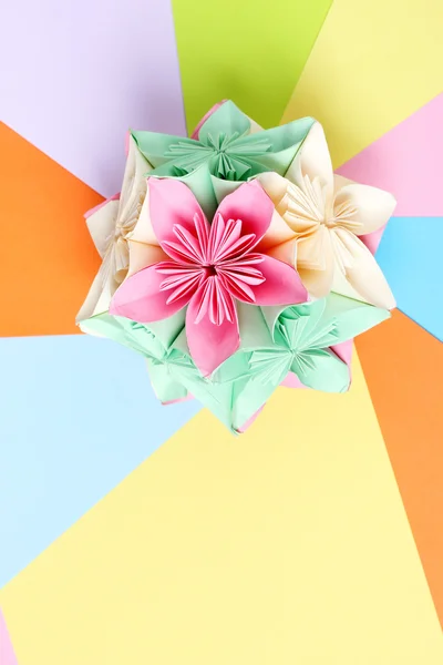 Colorfull origami kusudama sobre fundo papel brilhante — Fotografia de Stock