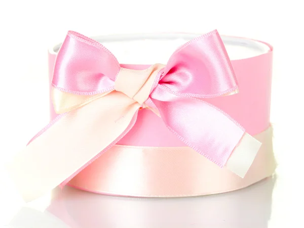 Beautirul roze geschenk geïsoleerd op wit — Stockfoto
