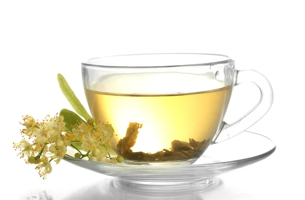 Xícara de chá de tília e flores isoladas em branco — Fotografia de Stock