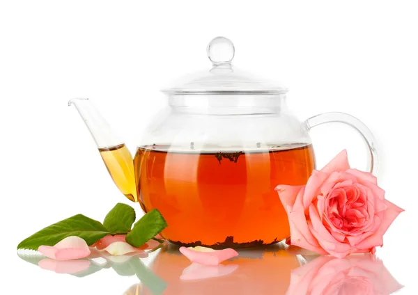 Theepot van thee met roos geïsoleerd op wit — Stockfoto