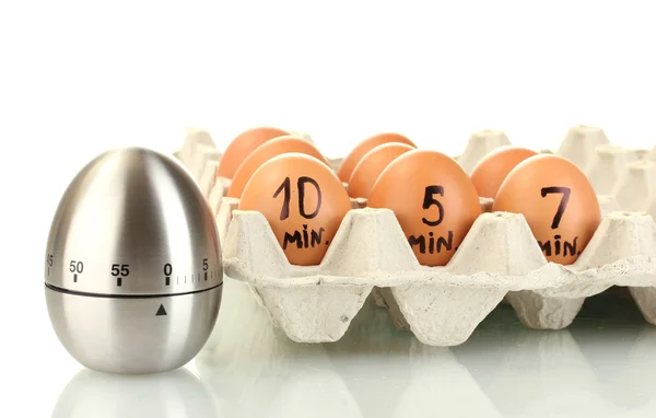 Ovos em caixa e temporizador de ovos isolados em branco — Fotografia de Stock