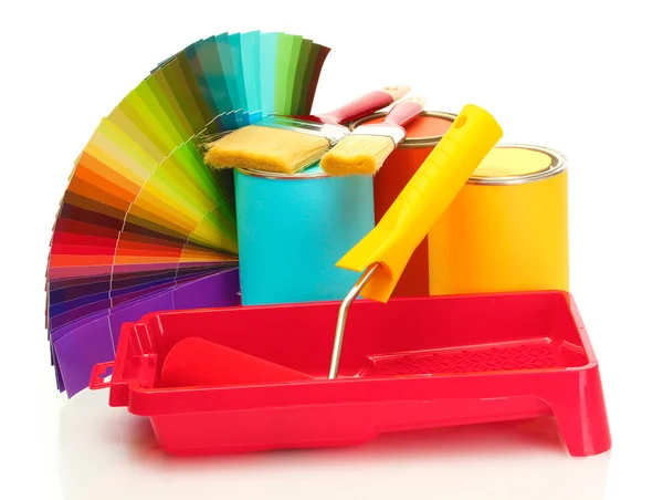Blechdosen mit Farbe, Rolle, Pinsel und heller Farbpalette isoliert auf Weiß — Stockfoto
